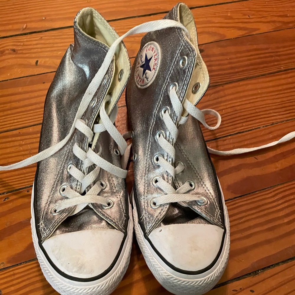 Women’s Converse silver size 8